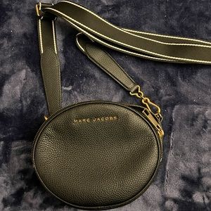 Authentic Marc Jacobs Crossbody. No wear or tear no fading of the gold.